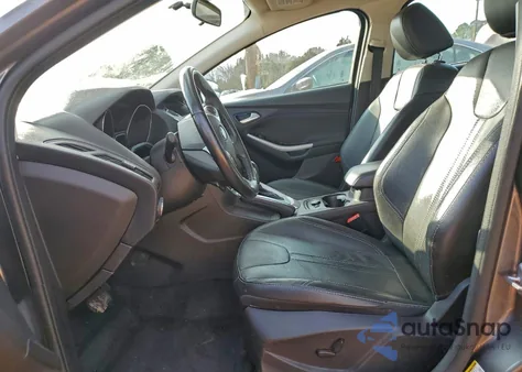 2014 Ford Focus Se z USA, uszkodzony, nr VIN 1FADP3F21EL107254